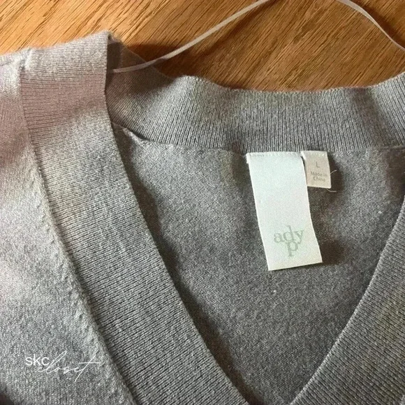 ADY P Women's Taupe Long-Sleeve, V-Neck, Fanny Sweater, L - Picture 2 of 14